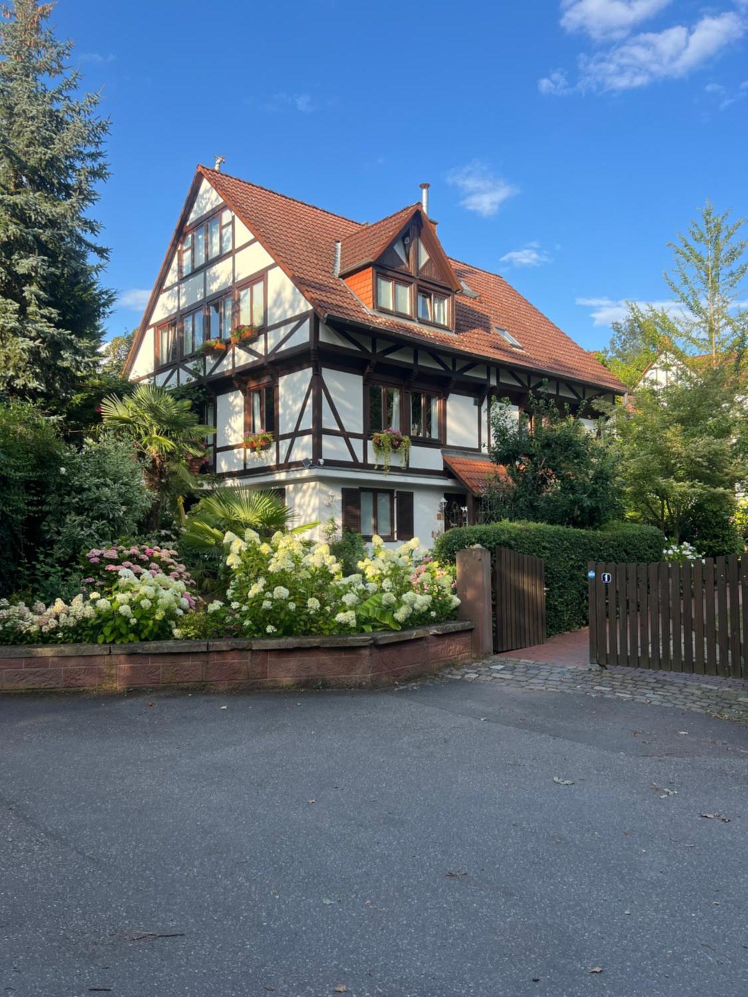Einliegerwohnung In Einer Muehle Vor Den Toren Frankfurts, Ideal Fuer Messegaeste Oder Stop Over Dreieich Luaran gambar